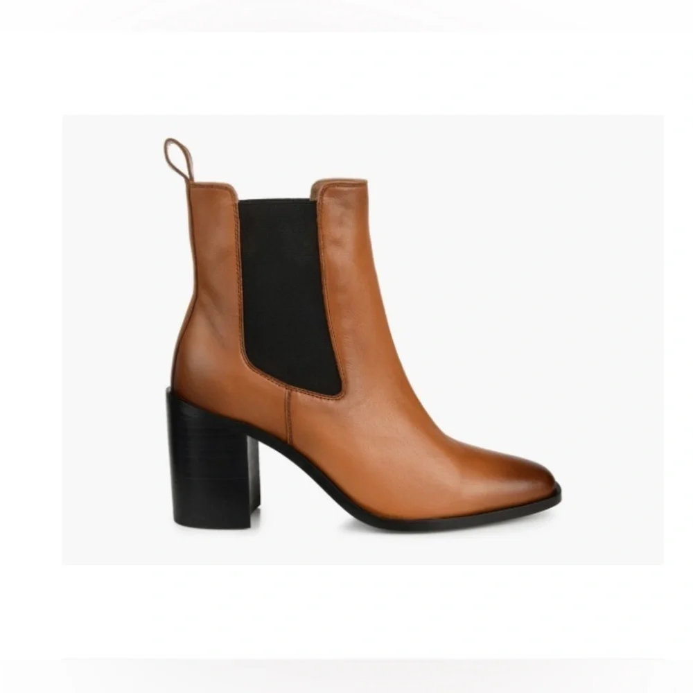 Journee Signature Rowann Chelsea Boot